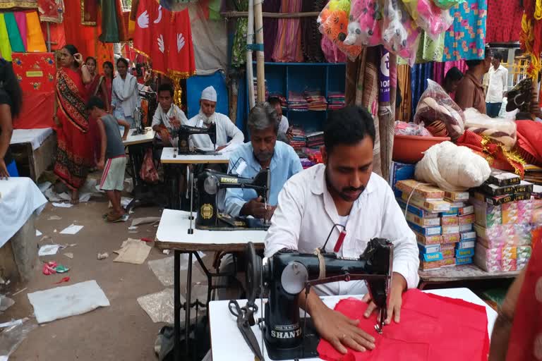 gaya muslim artisan makes flag of ram navami