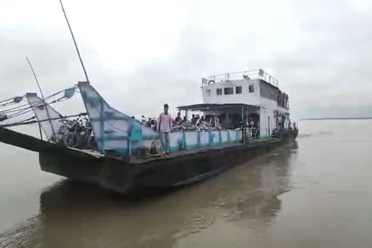 young-man-jumps-on-brahmaputra-at-nimati-majuli