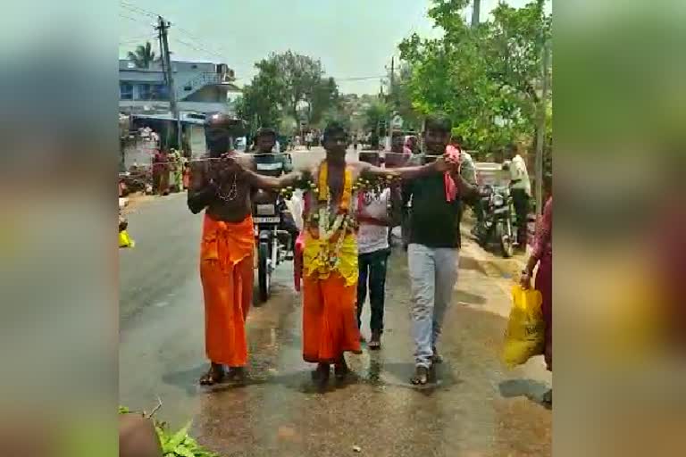 devotional-performance-by-pulling-a-car-with-a-hook-on-his-back-at-gangavathi