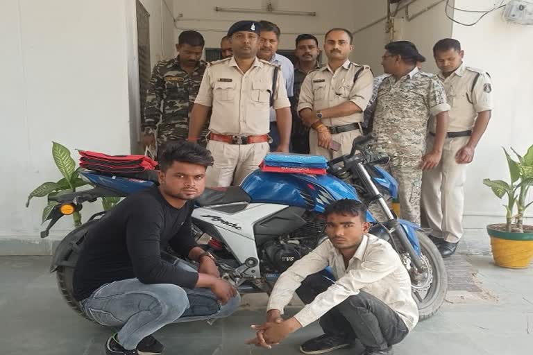 Two accused of cheating arrested in Balrampur