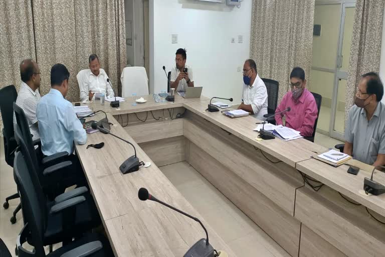 Chief Secretary Suresh Chandra Mohapatra chaired a review meeting on solution of Puri temple and government land disputes