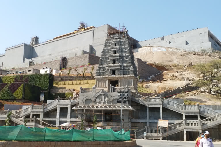 problems to devotees in yadadri temple