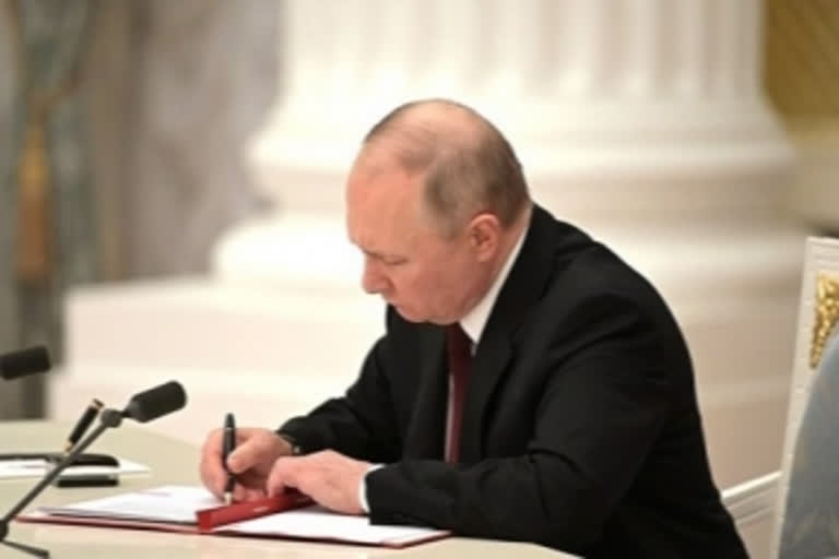 Putin signs decree on retaliatory visa measures against citizens from 'unfriendly countries'