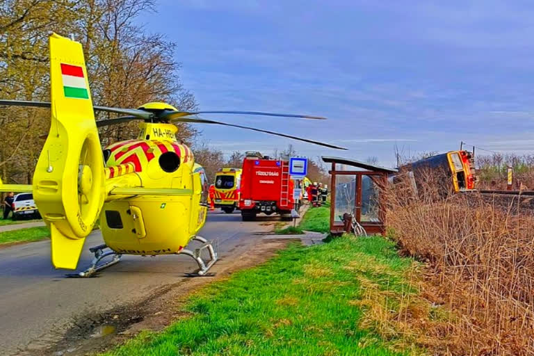 Several Killed As Van Crashes Into Train In Hungary, Hungary Rail accident, derailed in Hungary, Hungary news, ಹಂಗೇರಿಯಲ್ಲಿ ವ್ಯಾನ್​ಗೆ ಡಿಕ್ಕಿ ಹೊಡೆದು ನೆಲಕ್ಕುರಳಿದ ರೈಲು, ಹಂಗೇರಿಯಲ್ಲಿ ರೈಲು ಅಪಘಾತದಲ್ಲಿ ಹಲವರು ಸಾವು, ಹಂಗೇರಿಯಲ್ಲಿ ಹಳಿ ತಪ್ಪಿದ ರೈಲು, ಹಂಗೇರಿ ಸುದ್ದಿ,