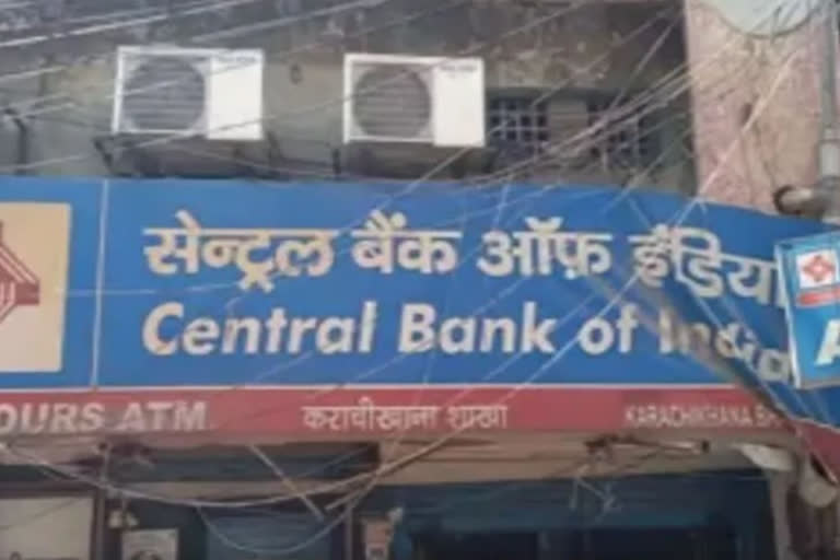 A chartered accountant, SK Poddar, reached the Central Bank of India (Karachi Khana branch) on Monday noon to check on his ₹35-lakh jewellery kept in the locker