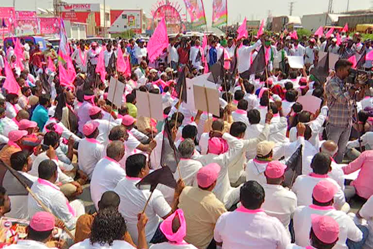 trs party protest against center for paddy procurement in telangana