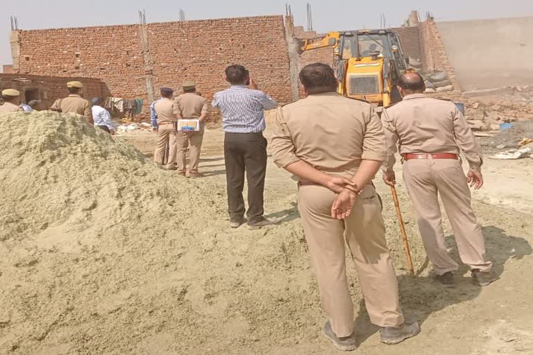 Bulldozers run on eight illegal factories spreading pollution in Ghaziabad