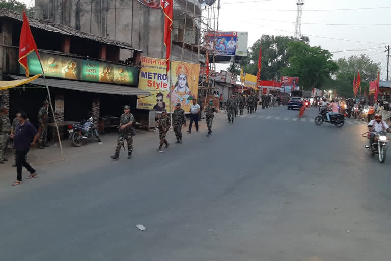 police did flag march in khunti