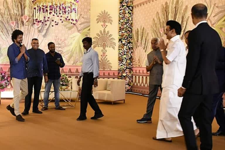 அரசியல் கட்சி தலைவர்களை விமர்சிக்காதீங்க... கடும் எச்சரிக்கை விடுத்த விஜய்...