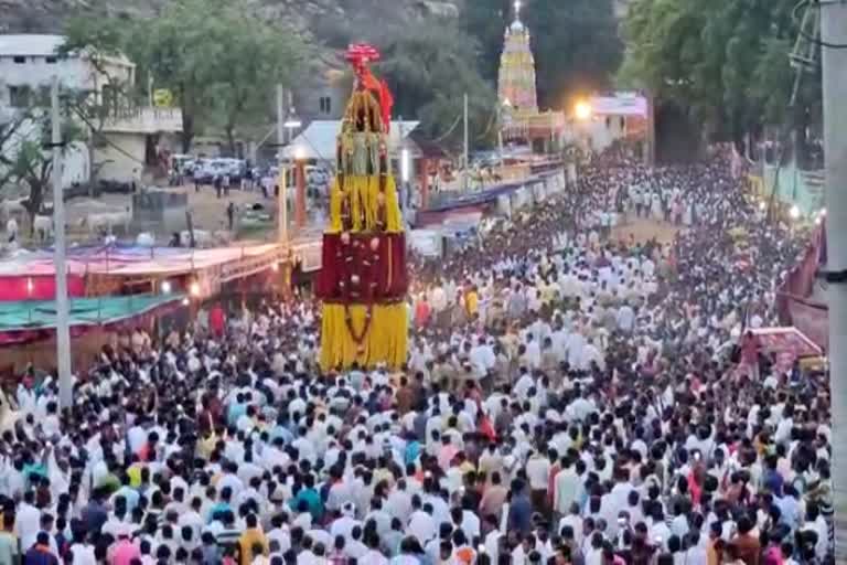 charabasaveshwara-chariot-festival-in-yadagiri