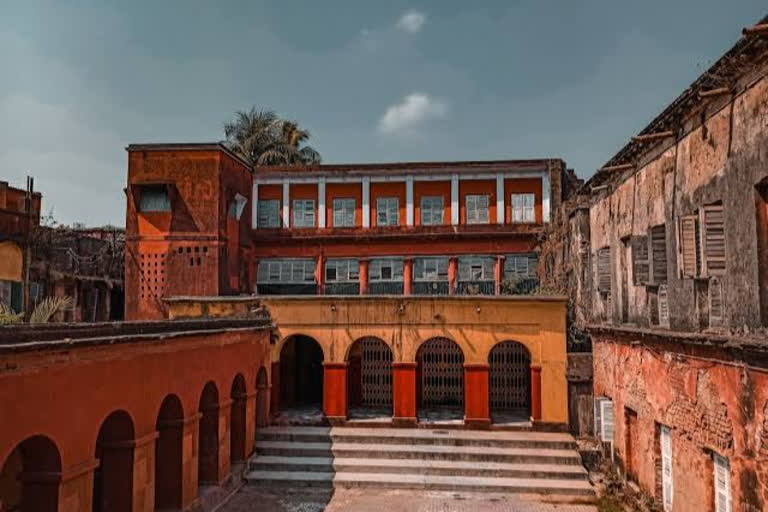 Baruipur Rajbari is famous for its many scaring stories