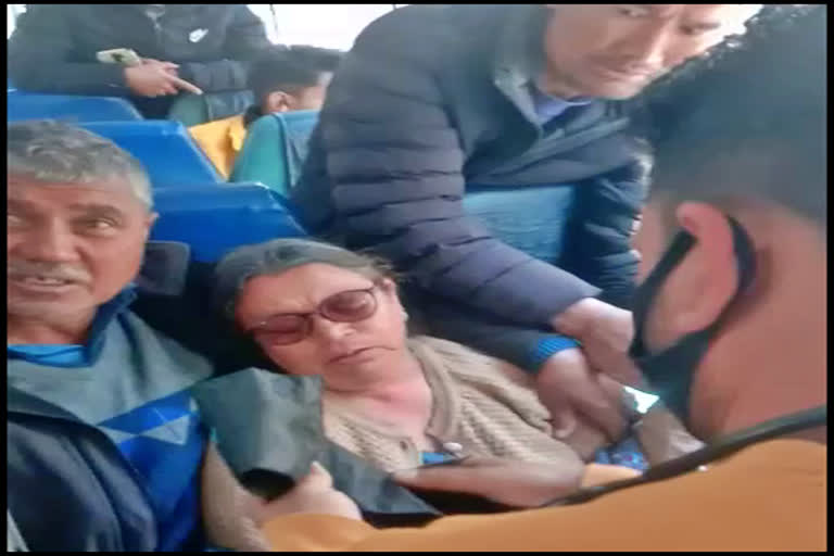 Lady health deteriorated in HRTC bus