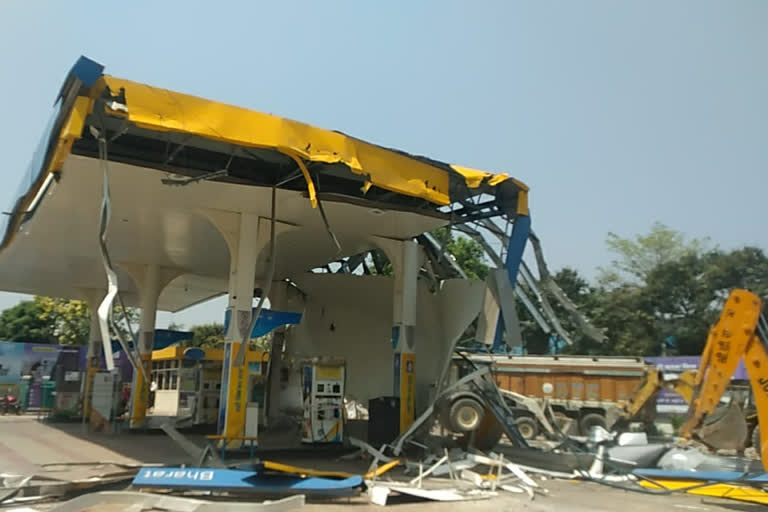 sp-mla-shahjil-islam-petrol-pump-was-demolished-by-bareilly-development-authority