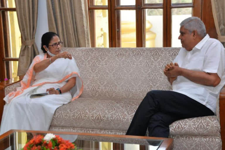 mamata banerjee meets jagdeep dhankhar at raj bhawan