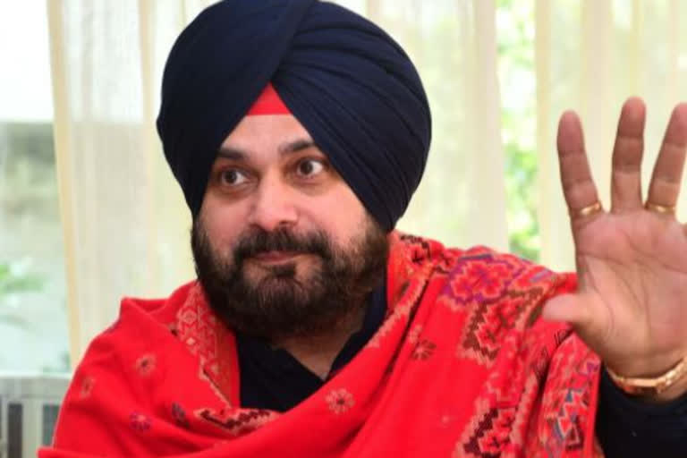 Punjab Congress youth wing leader confronts Sidhu over corruption within party