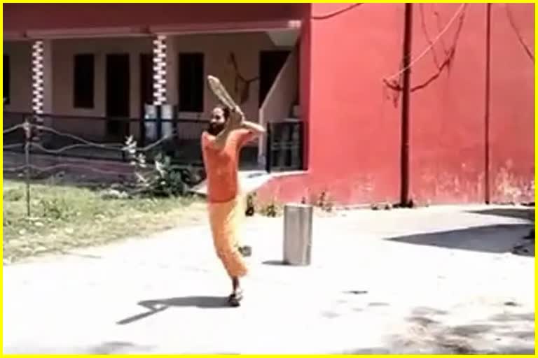 saints-playing-cricket-in-shri-panchayati-niranjani-akhara-haridwar