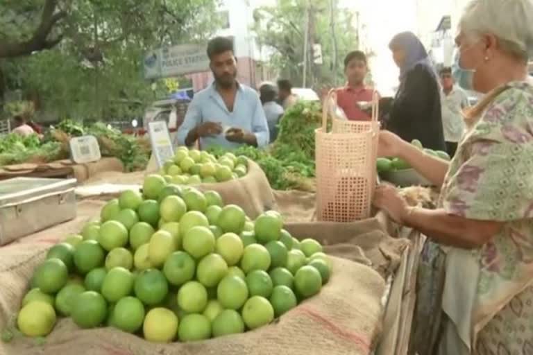 Retailers facing difficulties for raise lemon price in Hyderabad