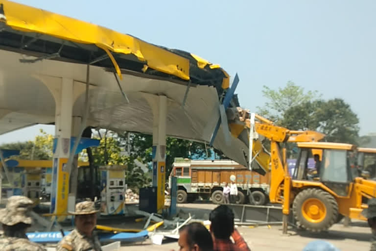 SP MLA Shahjil Islam's petrol pump demolished in UP