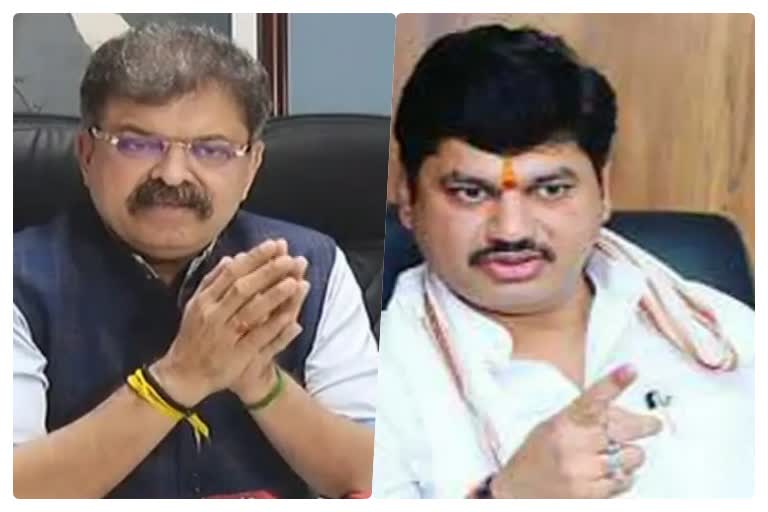 jitendra awhad dhananjay munde