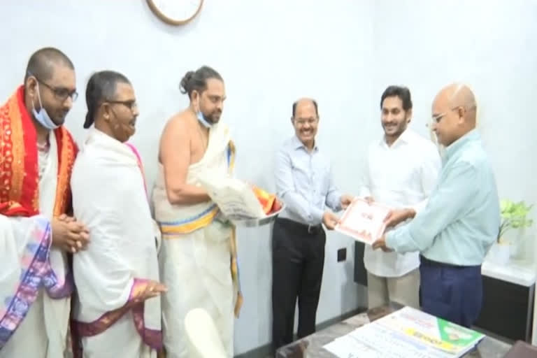 TTD EO AND ONTIMITTA TEMPLE EO  MEET CM JAGAN