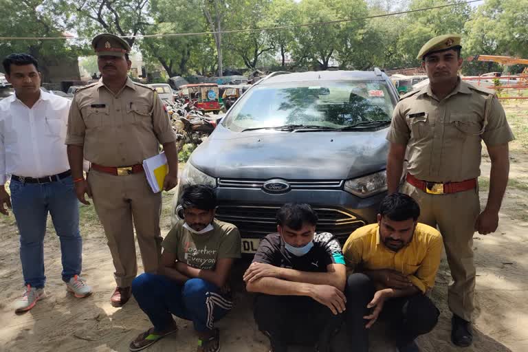 Three gangsters of gang cheated by giving bundles of paper in exchange for money arrested cash and car worth lakhs recovered