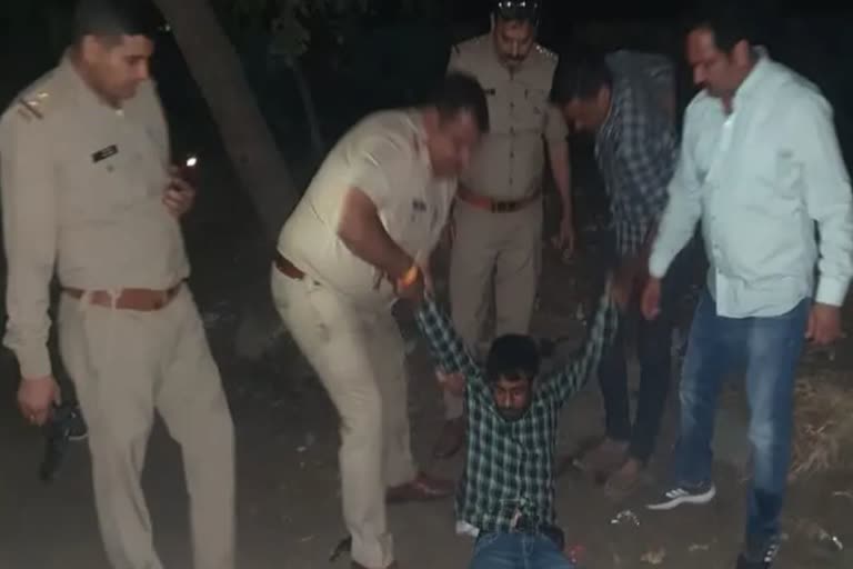 बदमाश मुठभेड़ घायल  ग़ाज़ियाबाद लिंक रोड  बदमाश के साथ पुलिस की मुठभेड़  बदमाश गोली लगने से घायल  बैंक और एटीएम की सुरक्षा  Attempt to rob bank failed  miscreant injured in bullet  bullet of Ghaziabad Police  आरोपी गोली लगने से घायल  Vicious crook arrested by Ghaziabad police  accused injured by bullet