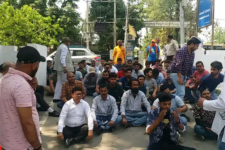 people blocked Doiwala highway