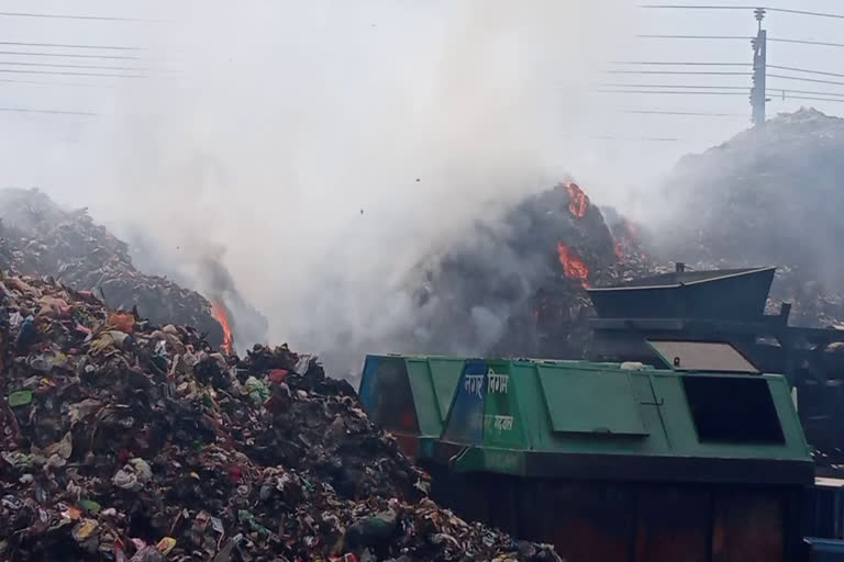 Garbage being burnt in the open in Srinagar