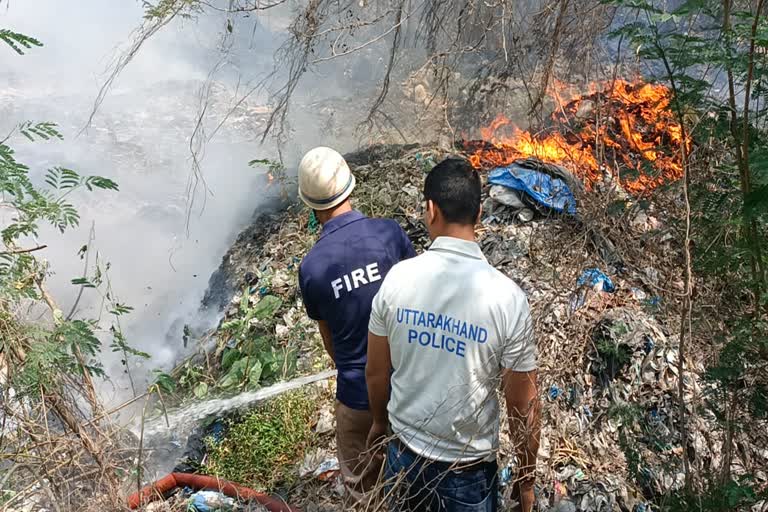 fire-broke-out-in-the-forest-near-haldwanis-cancer-hospital