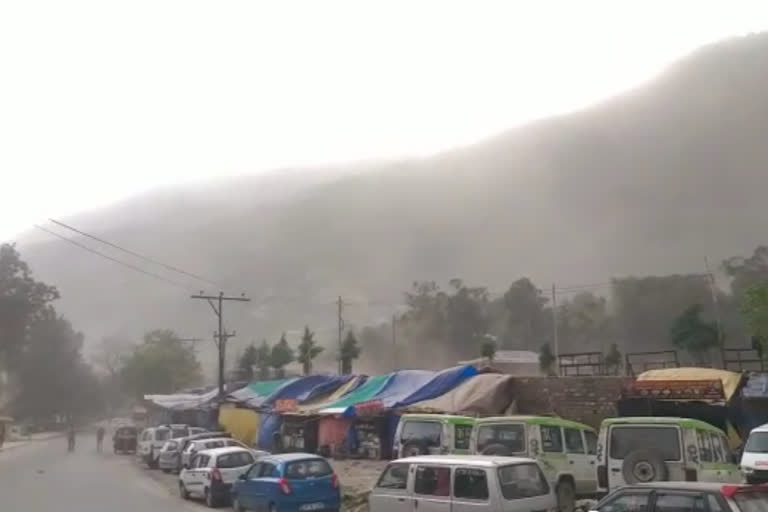 Strong wind and thunderstorm in Kullu