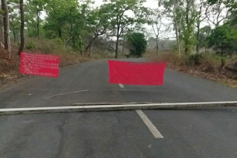 Naxalites put up banners in Orchha Marg