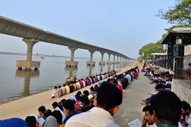 Harsh Goenka shares picture of youth studying on banks of River Ganga