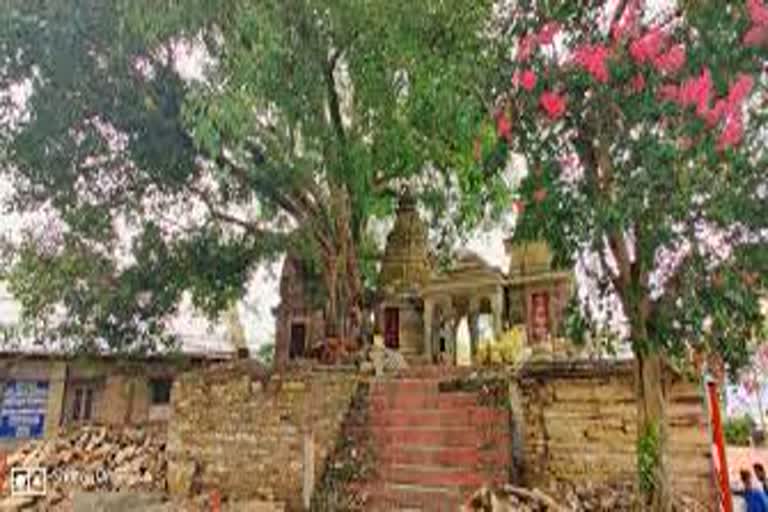 devotees-reaching-the-ramshila-temple-of-almora-on-the-day-of-ramnavami