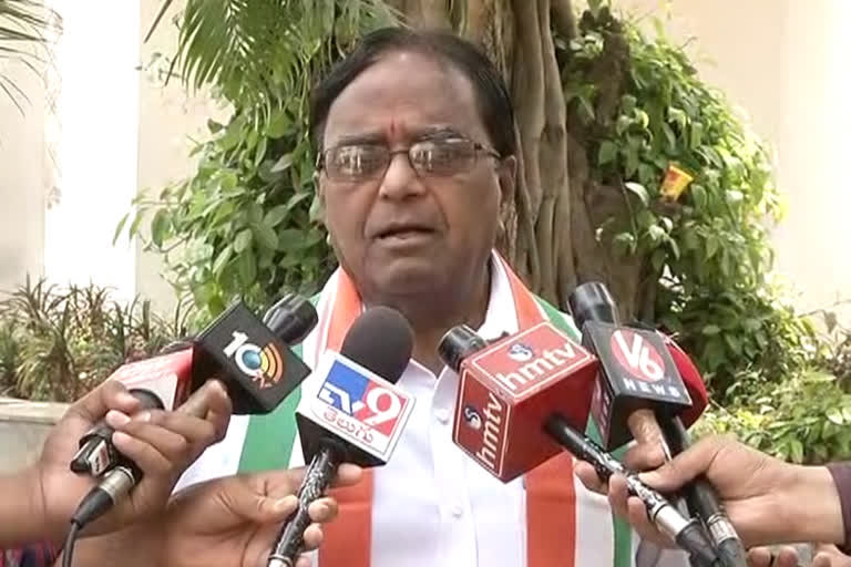 Congress leader ponnala laxmaiah Comments  on trs delhi protest