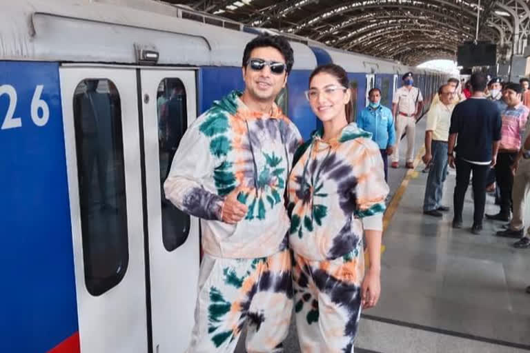 Dev Rukmini Maitra promote film Kishmish on Kolkata metro