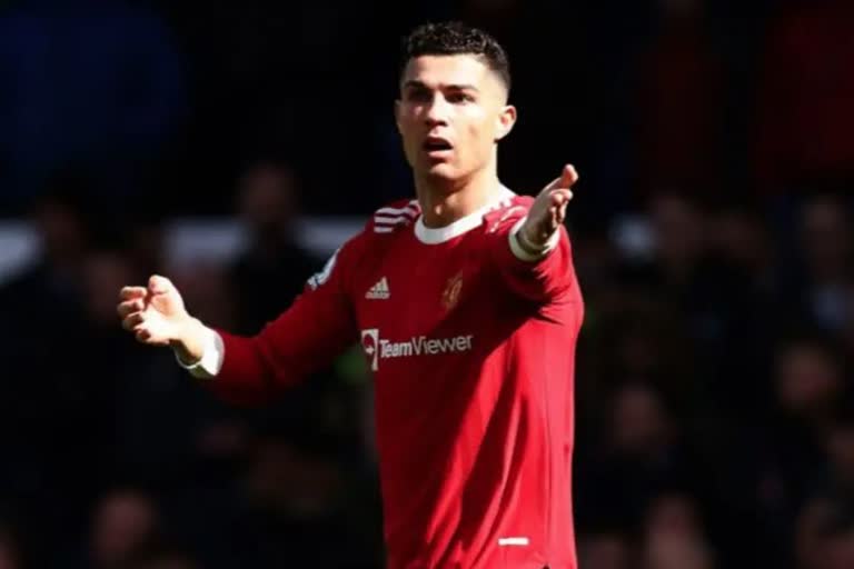 Cristiano Ronaldo outburst  Manchester United loss to Everton  Everton beat Manchester United  Cristiano Ronaldo angry after loss  ക്രിസ്റ്റ്യാനോ റൊണാള്‍ഡോ  ക്ഷമാപണവുമായി റൊണാള്‍ഡോ  അരാധകന്‍റെ ഫോണ്‍ തകര്‍ത്ത് ക്രിസ്റ്റ്യാനോ റൊണാള്‍ഡോ