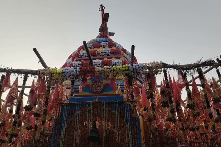 devotees-on-maha-navami-in-ma-chhinnamastika-temple-of-ramgarh