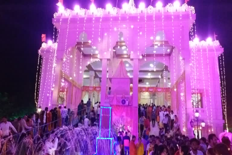 Crowd of devotees in Ram temple in Raipur