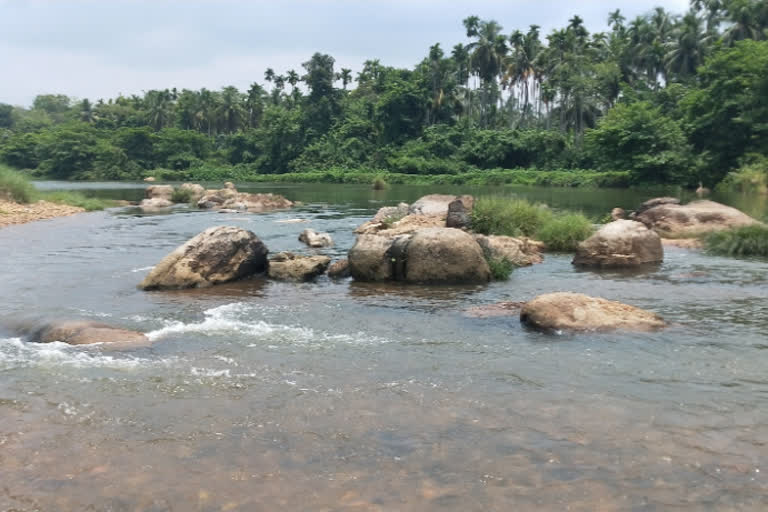 അപകടക്കെണിയായി കരിമ്പുഴയിലെ കയങ്ങള്‍  മണ്ണാര്‍ക്കാട് കരിമ്പുഴ  മരണം  പുഴ  കരിമ്പുഴയിലെ കയങ്ങള്‍  ശ്രീകൃഷ്ണപുരം