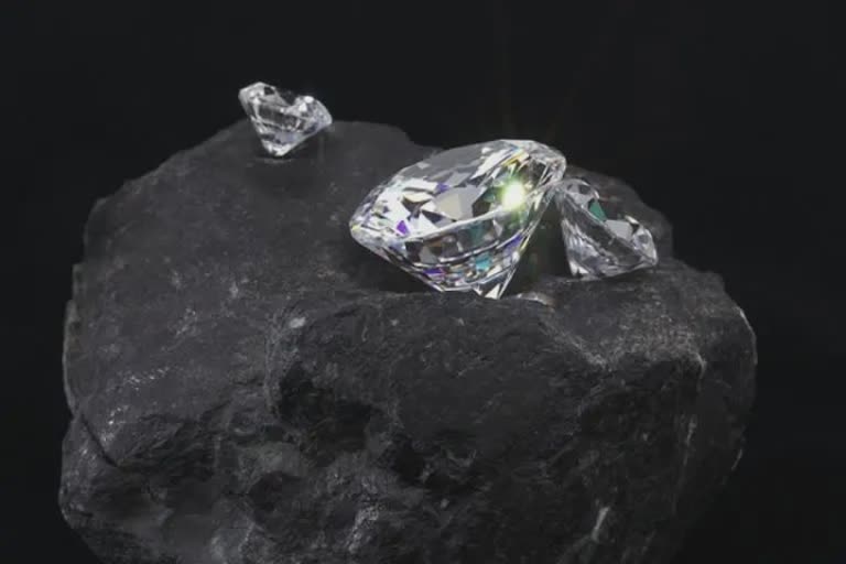 Surat Diamond Market: રફ ડાયમંડમાં ગેમ્બલિંગના કારણે ભાવમાં ઉછાળો થયો