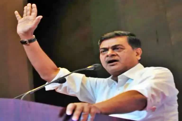 bail granted to Union Minister RK Singh  Union Minister RK Singh surrendered in Arrah  RK Singh bail granted  etv bharat bihar news  ಕೇಂದ್ರ ಸಚಿವ ಆರ್​ಕೆ ಸಿಂಗ್​ಗೆ ಜಾಮೀನು ಮಂಜೂರು  ಭೋಜ್​ಪುರ ಕೋರ್ಟ್​ಗೆ ಶರಣಾದ ಆರ್​ಕೆ ಸಿಂಗ್​ ಆರ್​ಕೆ ಸಿಂಗ್​ಗೆ ಜಾಮೀನು ಮಂಜೂರು ಮಾಡಿದ ಬಿಹಾರ ನ್ಯಾಯಾಲಯ  ಈಟಿವಿ ಭಾರತ ಬಿಹಾರ್​ ಸುದ್ದಿ