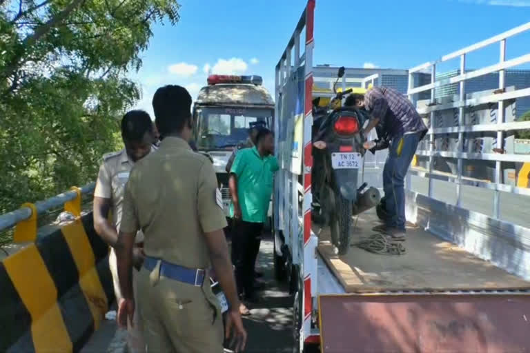 employee attacked in aavadi  robbery at aavadi  gang attacked employee in aavadi  தனியார் நிறுவன ஊழியரை தாக்கி பணம் பறிப்பு  ஆவடியில் வழிபறி  ஊழியரை தாக்கி பணம் பறிப்பு  ஆவடியில் ஊழியரை தாக்கி பணம் பறிப்பு