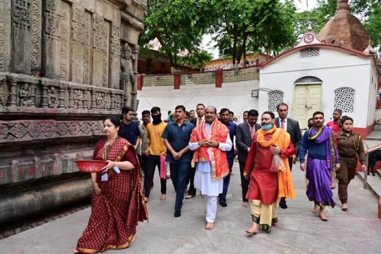 lok-sabha-speaker-visit-kamakhya-temple-in-guwahati