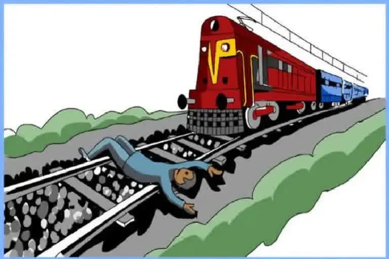 Five died in Srikakulam train accident  ஸ்ரீகாகுளம் ரயில் விபத்து : தண்டவாளத்தில் நின்ற பயணிகள் மீது மற்றொரு ரயில் மோதி  5 பேர் பலி