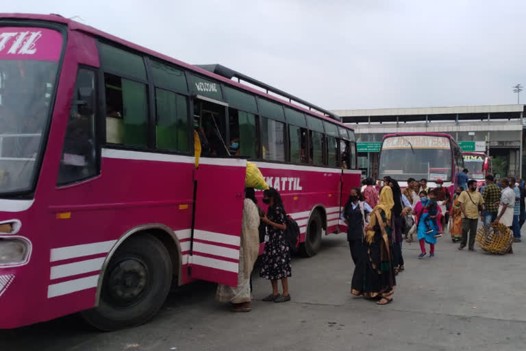 അനിശ്ചിതകാല ബസ്‌ പണിമുടക്ക്  പന്നിയങ്കര  അമിത ടോള്‍ പിരിവ്  സ്വകാര്യ ബസുകള്‍