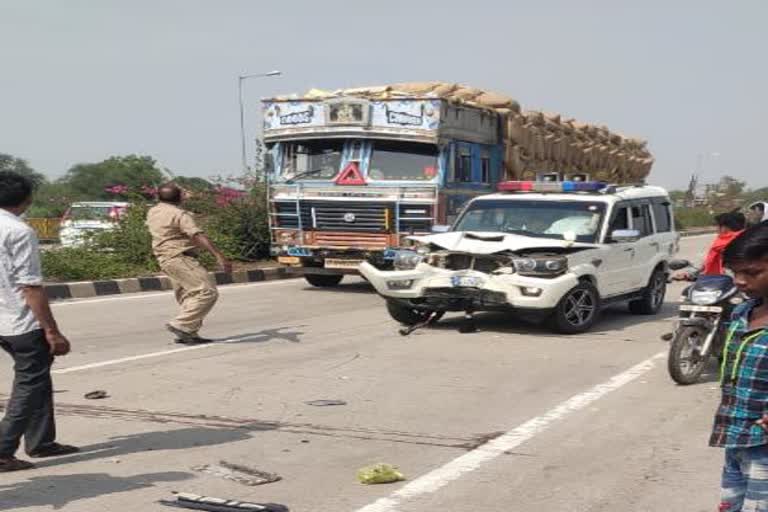 Bemetara road accident