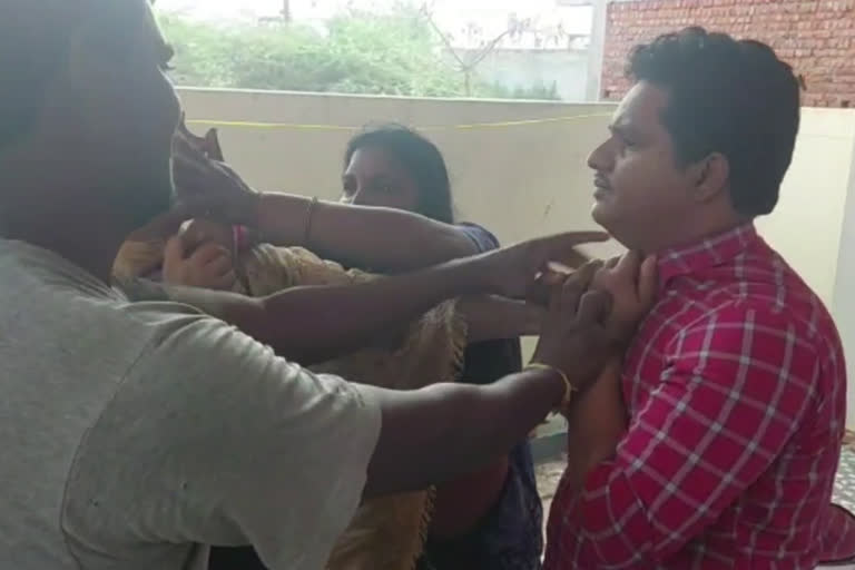 wife attack on doctor for secretly maintaing second family in suryapet