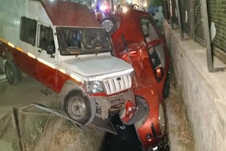 cash-van-hit-a-parked-car-including-driver-fell-into-the-drain