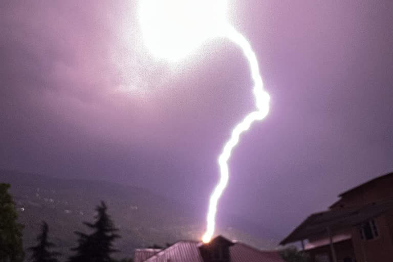 lightning falling on bijli mahadev hill