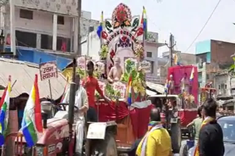 People welcomed the procession,  Procession taken out on Mahavir Jayanti